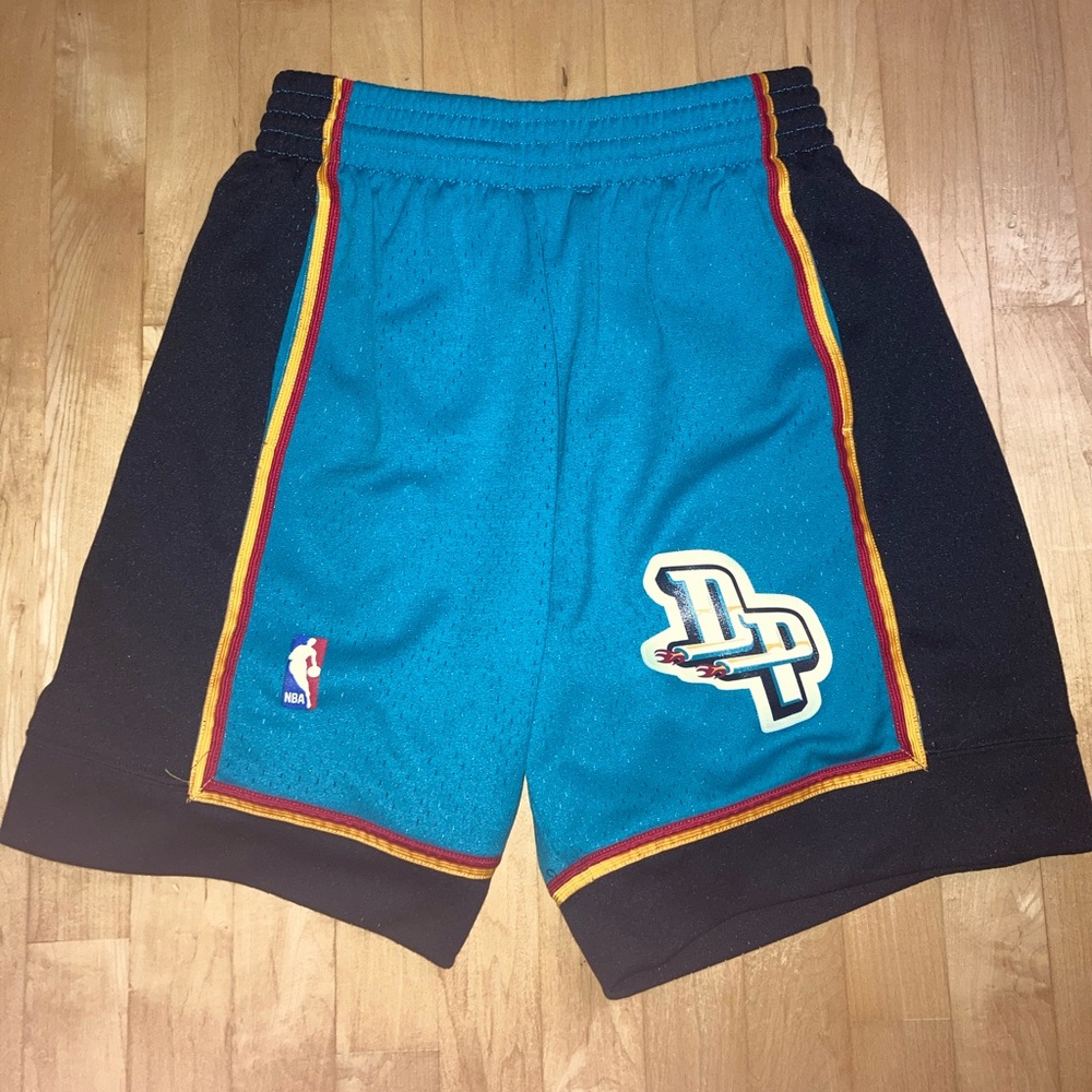 Detroit Pistons Mitchell & Ness Teal Basketball Athletic Shorts NWOT* size M